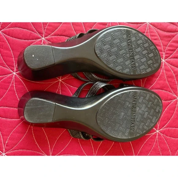 Italian Shoemakers Women's Black Wedge Sandals Size 7 1/2 - Picture 7 of 7